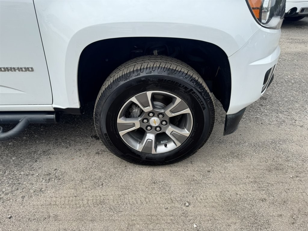 2017 White /Black Chevrolet Colorado (1GCGSDEN6H1) with an 3.6l V6 DI Dohc 3.6l engine, Automatic transmission, located at 745 East Steele Rd., West Columbia, SC, 29170, (803) 755-9148, 33.927212, -81.148483- Photo#27