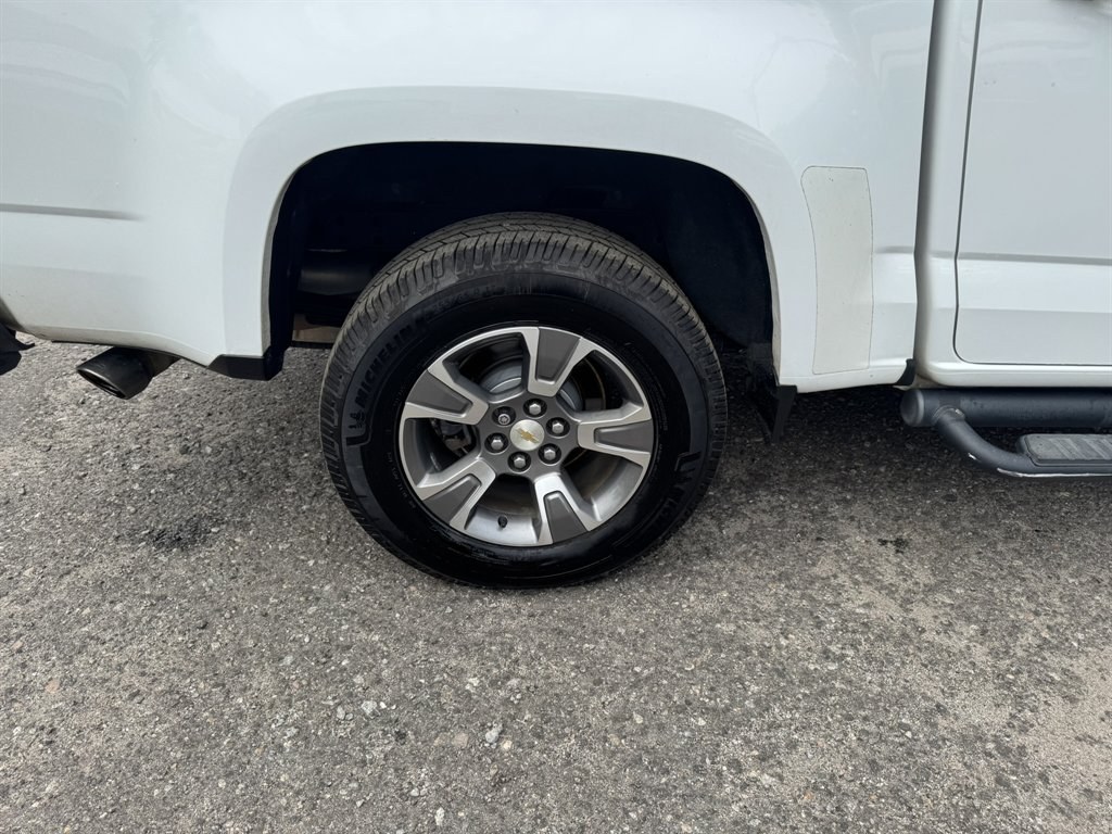 2017 White /Black Chevrolet Colorado (1GCGSDEN6H1) with an 3.6l V6 DI Dohc 3.6l engine, Automatic transmission, located at 745 East Steele Rd., West Columbia, SC, 29170, (803) 755-9148, 33.927212, -81.148483- Photo#28