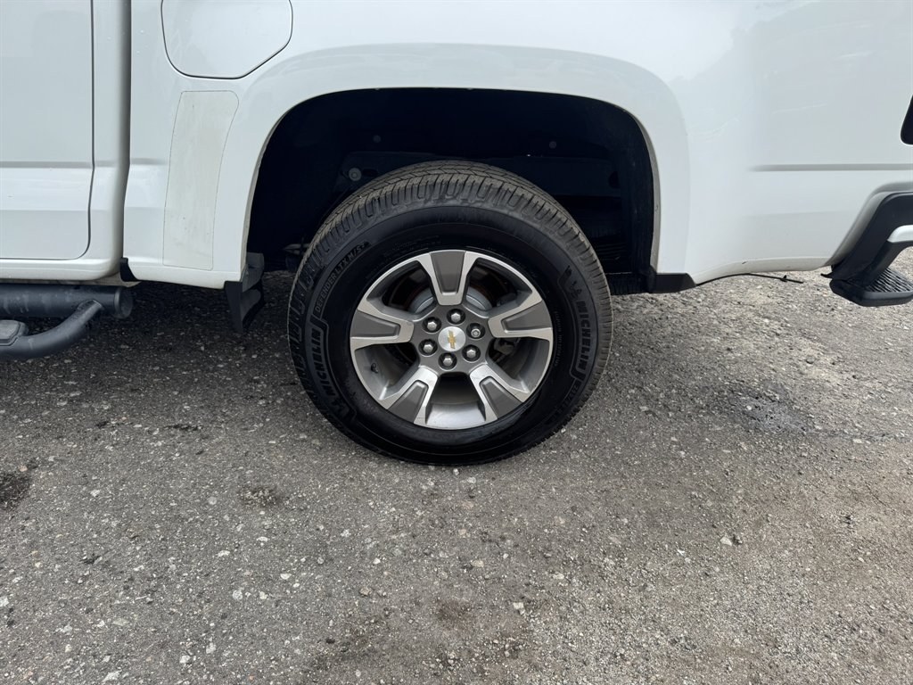 2017 White /Black Chevrolet Colorado (1GCGSDEN6H1) with an 3.6l V6 DI Dohc 3.6l engine, Automatic transmission, located at 745 East Steele Rd., West Columbia, SC, 29170, (803) 755-9148, 33.927212, -81.148483- Photo#29