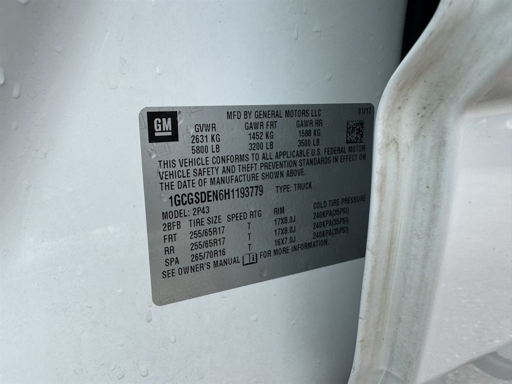 2017 White /Black Chevrolet Colorado (1GCGSDEN6H1) with an 3.6l V6 DI Dohc 3.6l engine, Automatic transmission, located at 745 East Steele Rd., West Columbia, SC, 29170, (803) 755-9148, 33.927212, -81.148483- Photo#31
