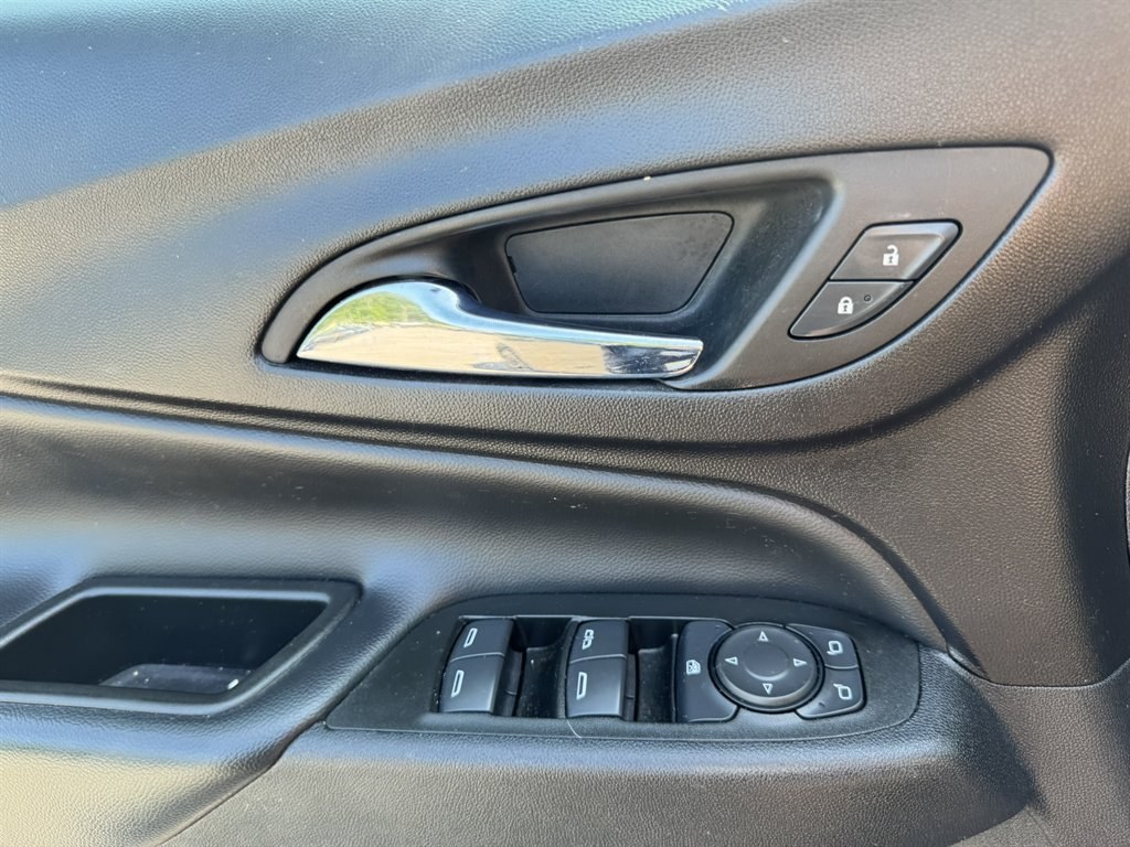 2022 Black /Black Chevrolet Equinox (3GNAXKEV7NL) with an 1.5l I-4 DI Dohc T/C 1.5l engine, Automatic transmission, located at 745 East Steele Rd., West Columbia, SC, 29170, (803) 755-9148, 33.927212, -81.148483- Photo#16