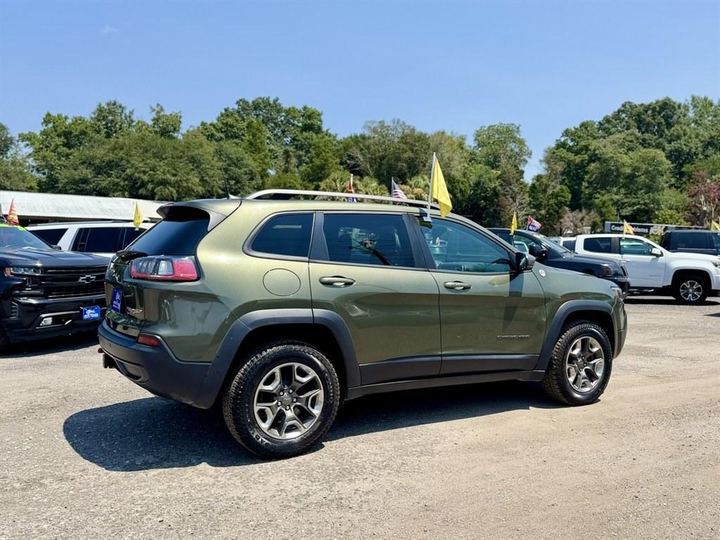 2019 Green /Black Jeep Cherokee (1C4PJMBX1KB) with an 3.2l V6 Smpi Dohc 3.2l engine, Automatic transmission, located at 745 East Steele Rd., West Columbia, SC, 29170, (803) 755-9148, 33.927212, -81.148483- Photo#3