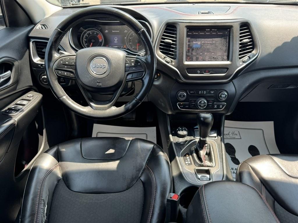 2019 Green /Black Jeep Cherokee (1C4PJMBX1KB) with an 3.2l V6 Smpi Dohc 3.2l engine, Automatic transmission, located at 745 East Steele Rd., West Columbia, SC, 29170, (803) 755-9148, 33.927212, -81.148483- Photo#6