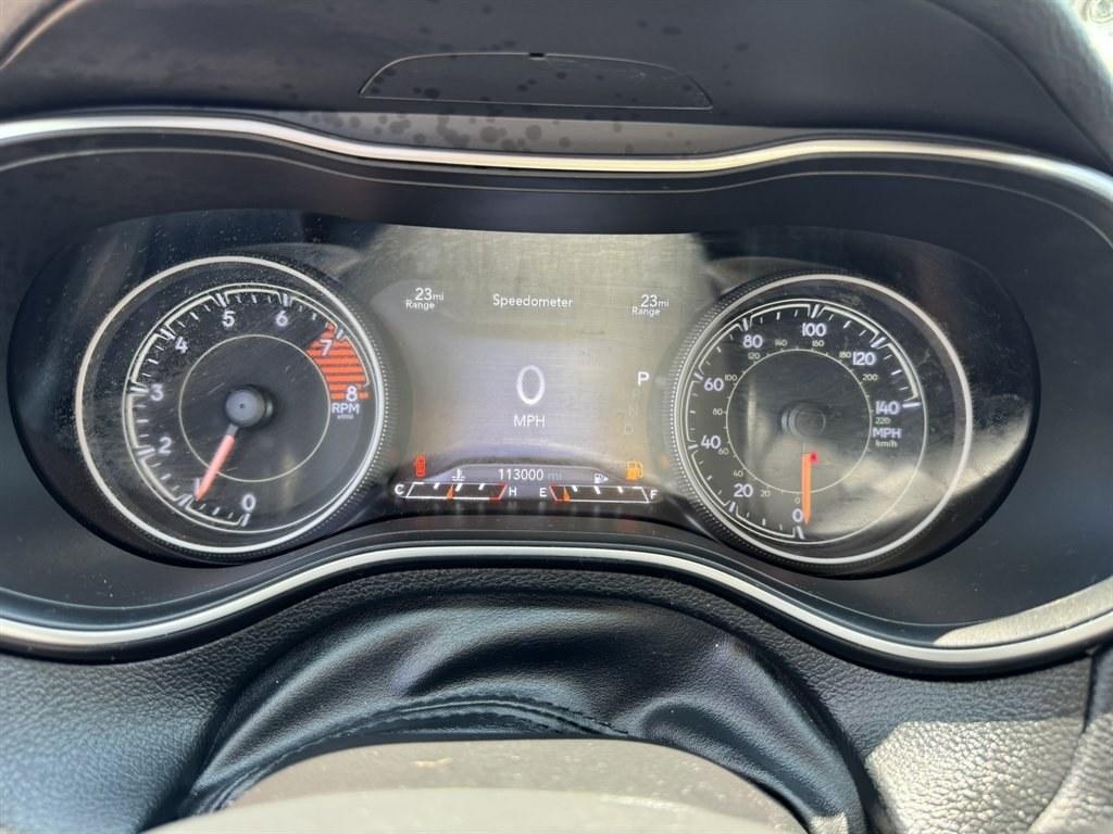 2019 Green /Black Jeep Cherokee (1C4PJMBX1KB) with an 3.2l V6 Smpi Dohc 3.2l engine, Automatic transmission, located at 745 East Steele Rd., West Columbia, SC, 29170, (803) 755-9148, 33.927212, -81.148483- Photo#10