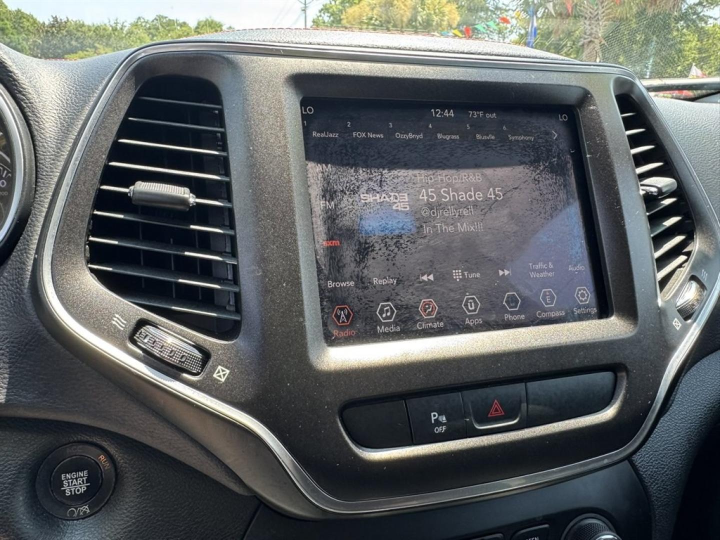2019 Green /Black Jeep Cherokee (1C4PJMBX1KB) with an 3.2l V6 Smpi Dohc 3.2l engine, Automatic transmission, located at 745 East Steele Rd., West Columbia, SC, 29170, (803) 755-9148, 33.927212, -81.148483- Photo#13