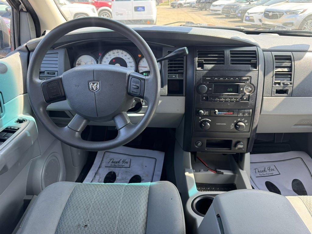 2007 Silver /Grey Dodge Durango (1D8HD38P87F) with an 4.7l V8 EFI Flex 4.7l engine, Auto transmission, located at 745 East Steele Rd., West Columbia, SC, 29170, (803) 755-9148, 33.927212, -81.148483 - Photo#6