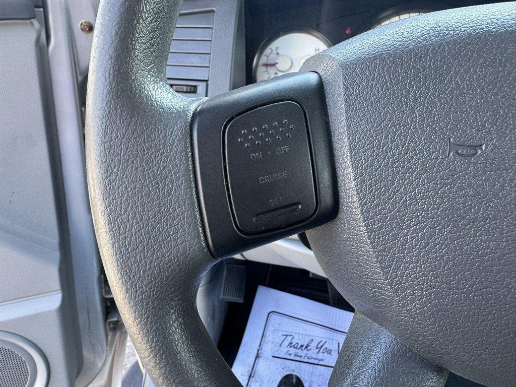 2007 Silver /Grey Dodge Durango (1D8HD38P87F) with an 4.7l V8 EFI Flex 4.7l engine, Auto transmission, located at 745 East Steele Rd., West Columbia, SC, 29170, (803) 755-9148, 33.927212, -81.148483 - Photo#8