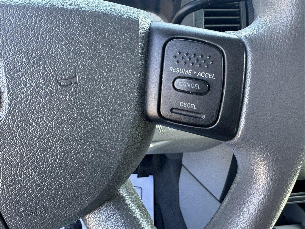 2007 Silver /Grey Dodge Durango (1D8HD38P87F) with an 4.7l V8 EFI Flex 4.7l engine, Auto transmission, located at 745 East Steele Rd., West Columbia, SC, 29170, (803) 755-9148, 33.927212, -81.148483 - Photo#9