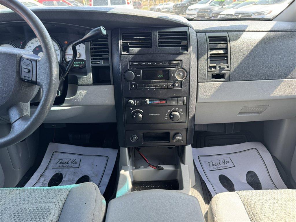 2007 Silver /Grey Dodge Durango (1D8HD38P87F) with an 4.7l V8 EFI Flex 4.7l engine, Auto transmission, located at 745 East Steele Rd., West Columbia, SC, 29170, (803) 755-9148, 33.927212, -81.148483 - Photo#11