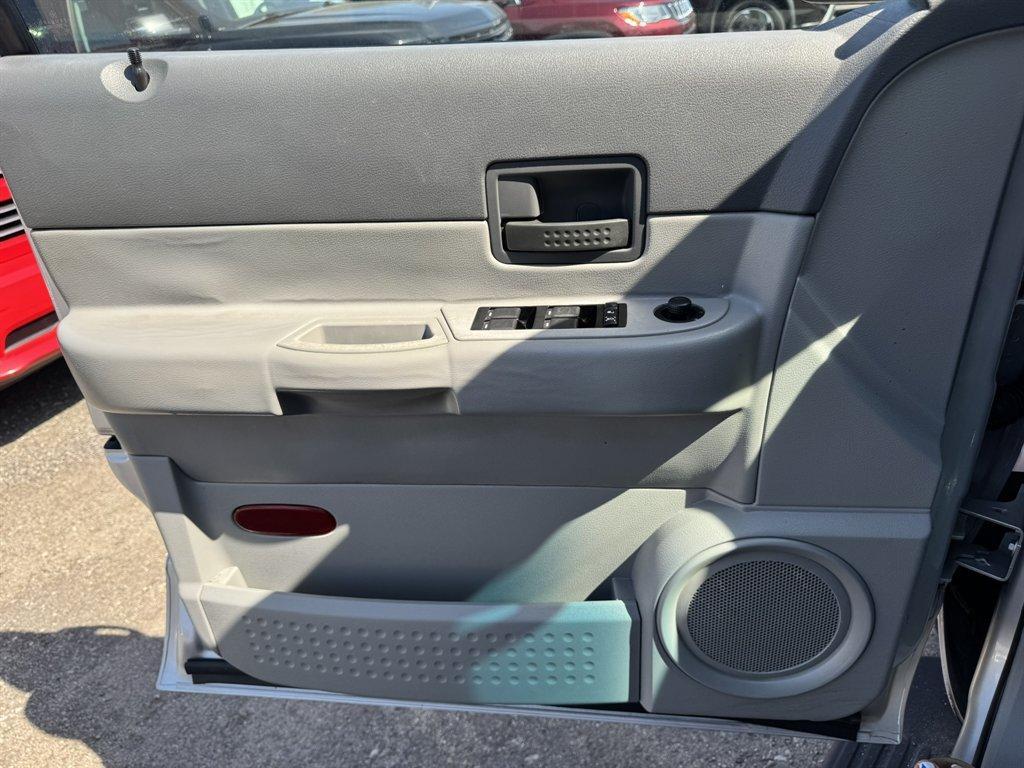 2007 Silver /Grey Dodge Durango (1D8HD38P87F) with an 4.7l V8 EFI Flex 4.7l engine, Auto transmission, located at 745 East Steele Rd., West Columbia, SC, 29170, (803) 755-9148, 33.927212, -81.148483 - Photo#14