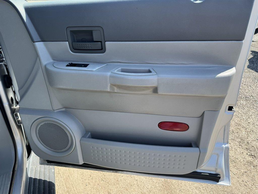 2007 Silver /Grey Dodge Durango (1D8HD38P87F) with an 4.7l V8 EFI Flex 4.7l engine, Auto transmission, located at 745 East Steele Rd., West Columbia, SC, 29170, (803) 755-9148, 33.927212, -81.148483 - Photo#21