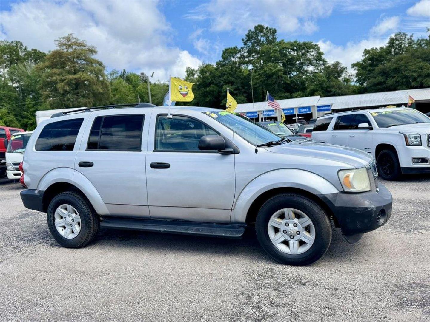 2007 Silver /Grey Dodge Durango (1D8HD38P87F) with an 4.7l V8 EFI Flex 4.7l engine, Automatic transmission, located at 745 East Steele Rd., West Columbia, SC, 29170, (803) 755-9148, 33.927212, -81.148483- Photo#2