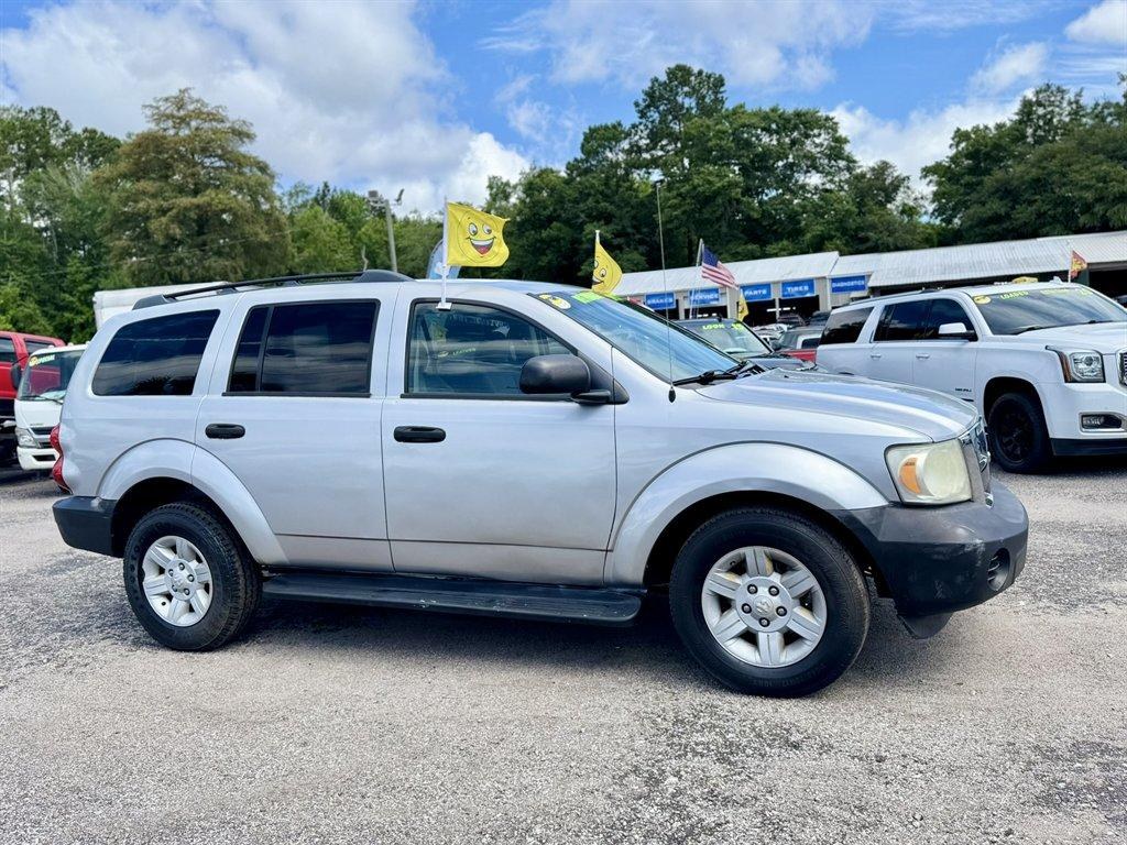 2007 Silver /Grey Dodge Durango (1D8HD38P87F) with an 4.7l V8 EFI Flex 4.7l engine, Automatic transmission, located at 745 East Steele Rd., West Columbia, SC, 29170, (803) 755-9148, 33.927212, -81.148483- Photo#2