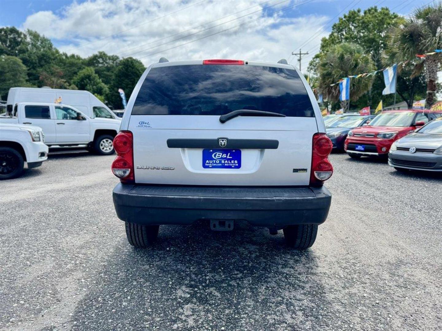 2007 Silver /Grey Dodge Durango (1D8HD38P87F) with an 4.7l V8 EFI Flex 4.7l engine, Automatic transmission, located at 745 East Steele Rd., West Columbia, SC, 29170, (803) 755-9148, 33.927212, -81.148483- Photo#4