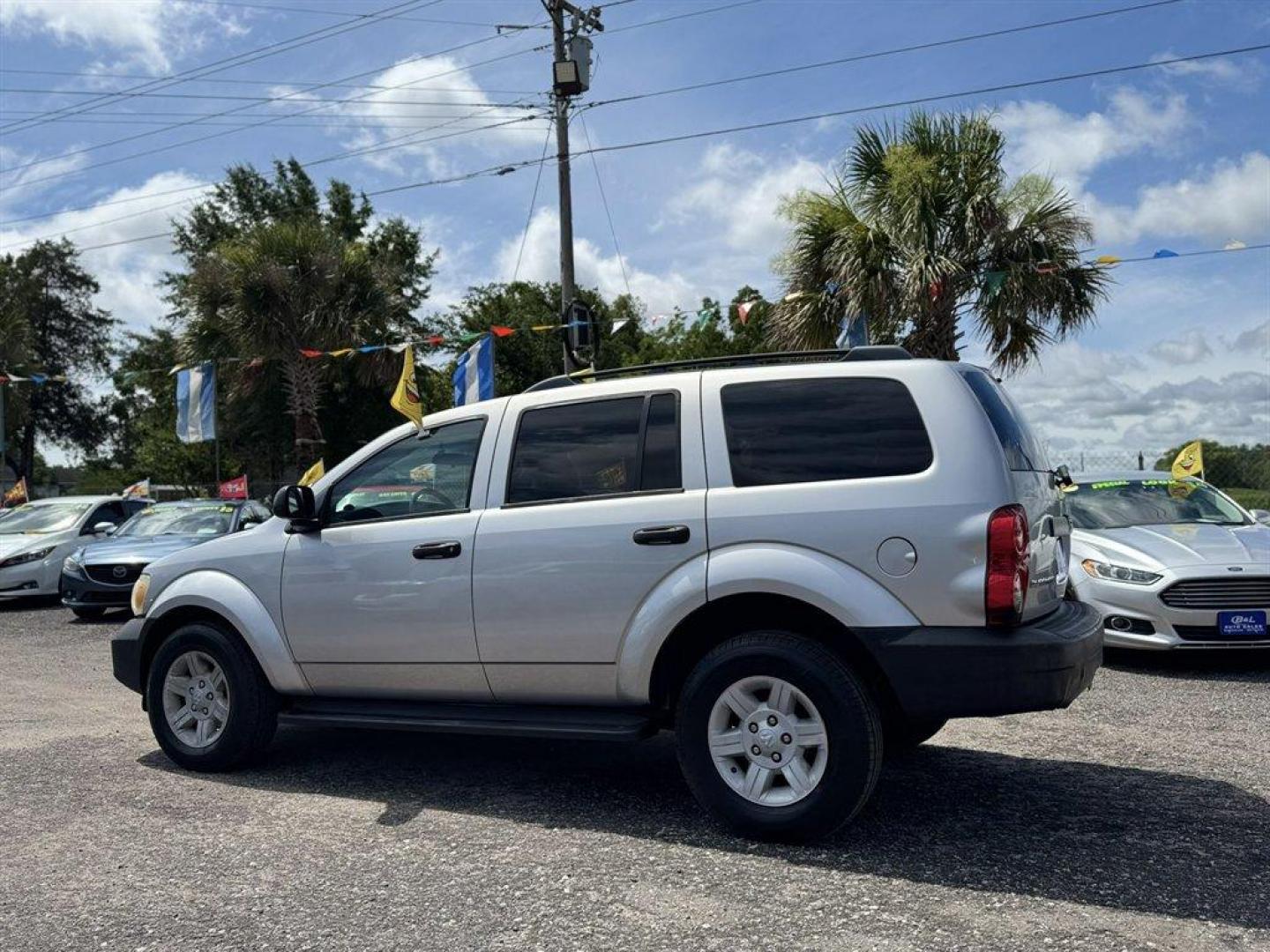 2007 Silver /Grey Dodge Durango (1D8HD38P87F) with an 4.7l V8 EFI Flex 4.7l engine, Automatic transmission, located at 745 East Steele Rd., West Columbia, SC, 29170, (803) 755-9148, 33.927212, -81.148483- Photo#5