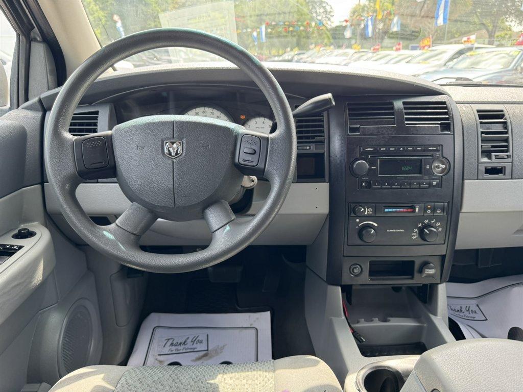 2007 Silver /Grey Dodge Durango (1D8HD38P87F) with an 4.7l V8 EFI Flex 4.7l engine, Automatic transmission, located at 745 East Steele Rd., West Columbia, SC, 29170, (803) 755-9148, 33.927212, -81.148483- Photo#6