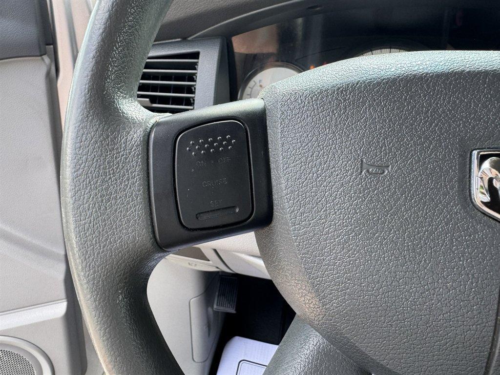 2007 Silver /Grey Dodge Durango (1D8HD38P87F) with an 4.7l V8 EFI Flex 4.7l engine, Automatic transmission, located at 745 East Steele Rd., West Columbia, SC, 29170, (803) 755-9148, 33.927212, -81.148483- Photo#8