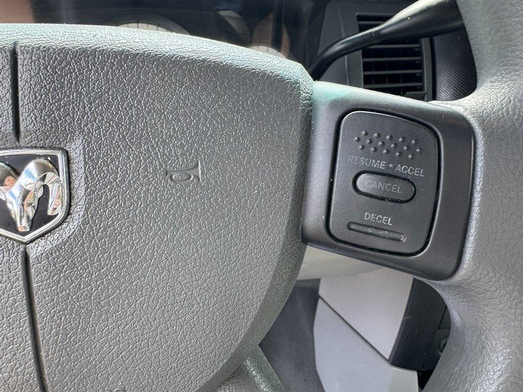2007 Silver /Grey Dodge Durango (1D8HD38P87F) with an 4.7l V8 EFI Flex 4.7l engine, Automatic transmission, located at 745 East Steele Rd., West Columbia, SC, 29170, (803) 755-9148, 33.927212, -81.148483- Photo#9