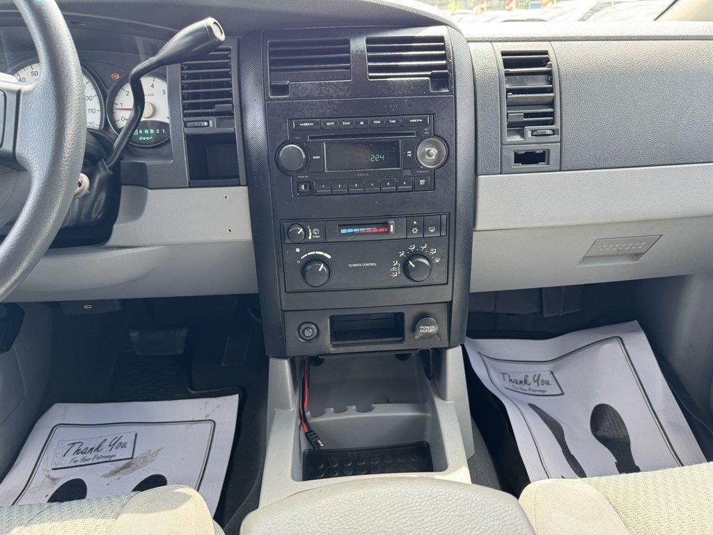 2007 Silver /Grey Dodge Durango (1D8HD38P87F) with an 4.7l V8 EFI Flex 4.7l engine, Automatic transmission, located at 745 East Steele Rd., West Columbia, SC, 29170, (803) 755-9148, 33.927212, -81.148483- Photo#11