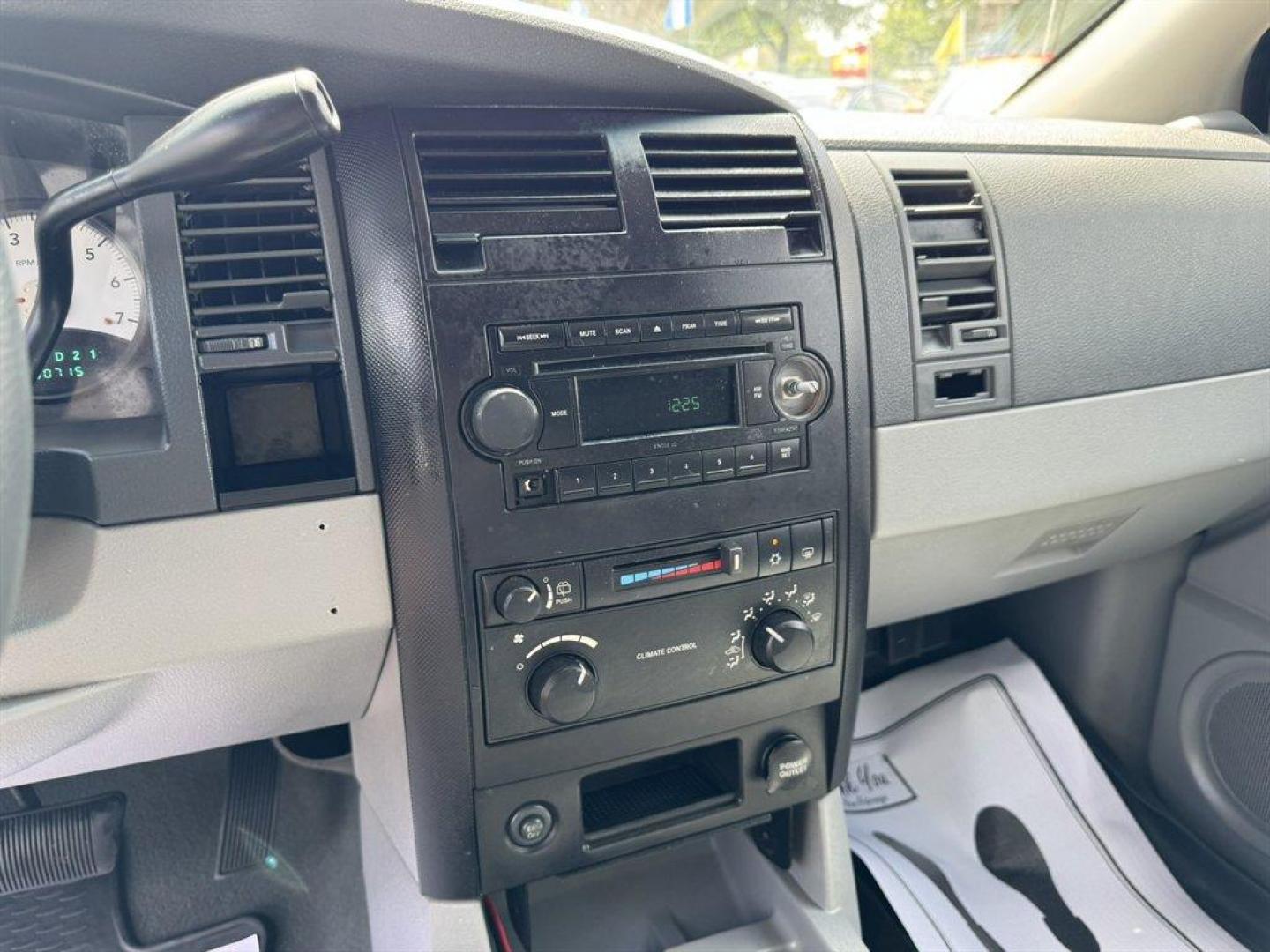 2007 Silver /Grey Dodge Durango (1D8HD38P87F) with an 4.7l V8 EFI Flex 4.7l engine, Automatic transmission, located at 745 East Steele Rd., West Columbia, SC, 29170, (803) 755-9148, 33.927212, -81.148483- Photo#12