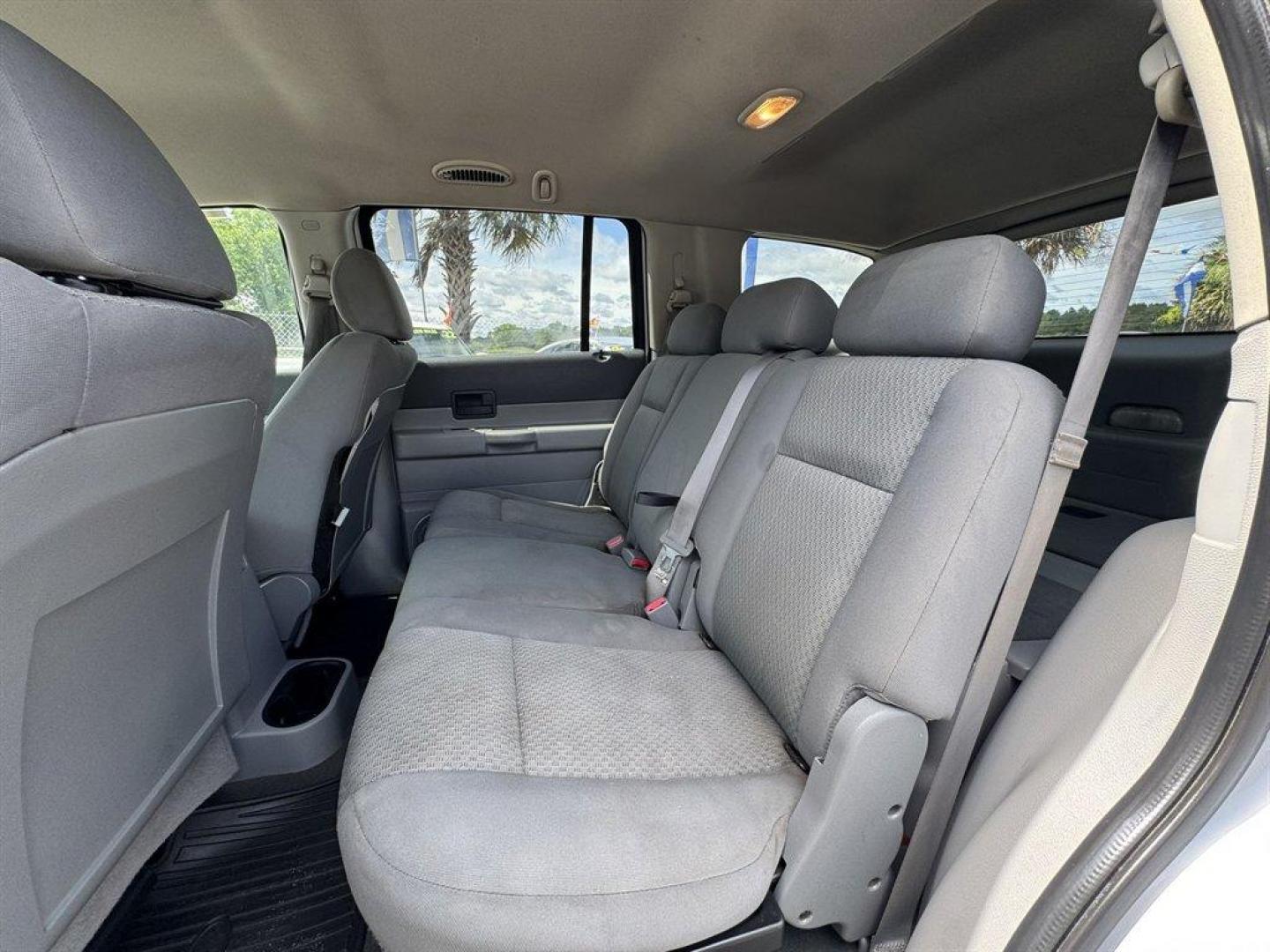 2007 Silver /Grey Dodge Durango (1D8HD38P87F) with an 4.7l V8 EFI Flex 4.7l engine, Automatic transmission, located at 745 East Steele Rd., West Columbia, SC, 29170, (803) 755-9148, 33.927212, -81.148483- Photo#18