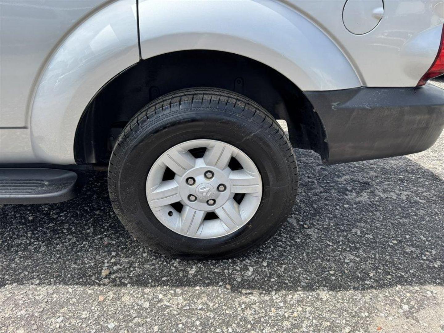 2007 Silver /Grey Dodge Durango (1D8HD38P87F) with an 4.7l V8 EFI Flex 4.7l engine, Automatic transmission, located at 745 East Steele Rd., West Columbia, SC, 29170, (803) 755-9148, 33.927212, -81.148483- Photo#26