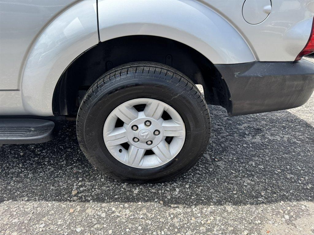 2007 Silver /Grey Dodge Durango (1D8HD38P87F) with an 4.7l V8 EFI Flex 4.7l engine, Automatic transmission, located at 745 East Steele Rd., West Columbia, SC, 29170, (803) 755-9148, 33.927212, -81.148483- Photo#26