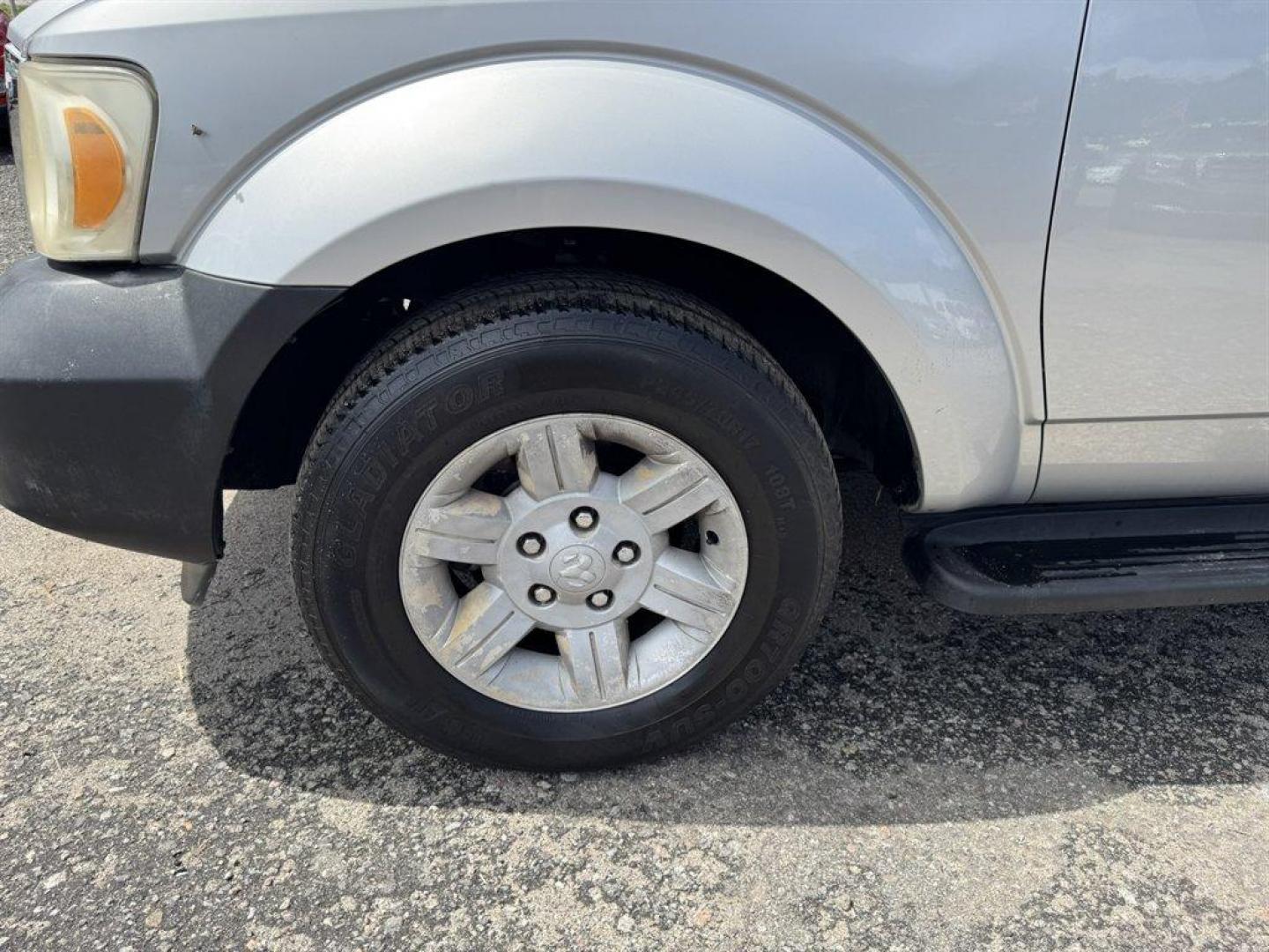 2007 Silver /Grey Dodge Durango (1D8HD38P87F) with an 4.7l V8 EFI Flex 4.7l engine, Automatic transmission, located at 745 East Steele Rd., West Columbia, SC, 29170, (803) 755-9148, 33.927212, -81.148483- Photo#27