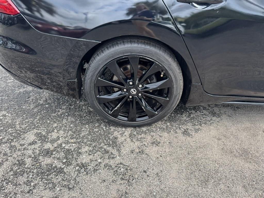 2017 Black /Black Nissan Maxima (1N4AA6AP9HC) with an 3.5l V6 Smpi Dohc Cvtcs 3 engine, Automatic transmission, located at 745 East Steele Rd., West Columbia, SC, 29170, (803) 755-9148, 33.927212, -81.148483- Photo#27