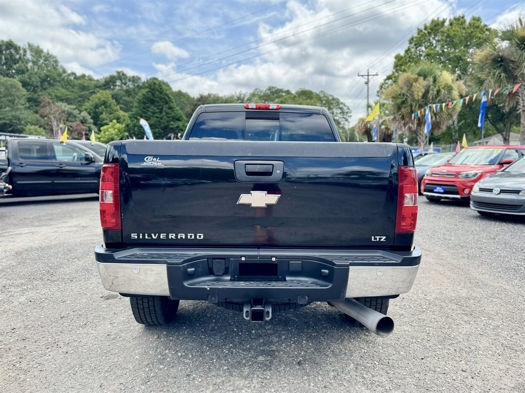 2008 Black /Black Chevrolet Silverado 2500 (1GCHC23668F) with an 6.6l V8 DI DSL T/C 6.6l engine, Automatic transmission, located at 745 East Steele Rd., West Columbia, SC, 29170, (803) 755-9148, 33.927212, -81.148483- Photo#4