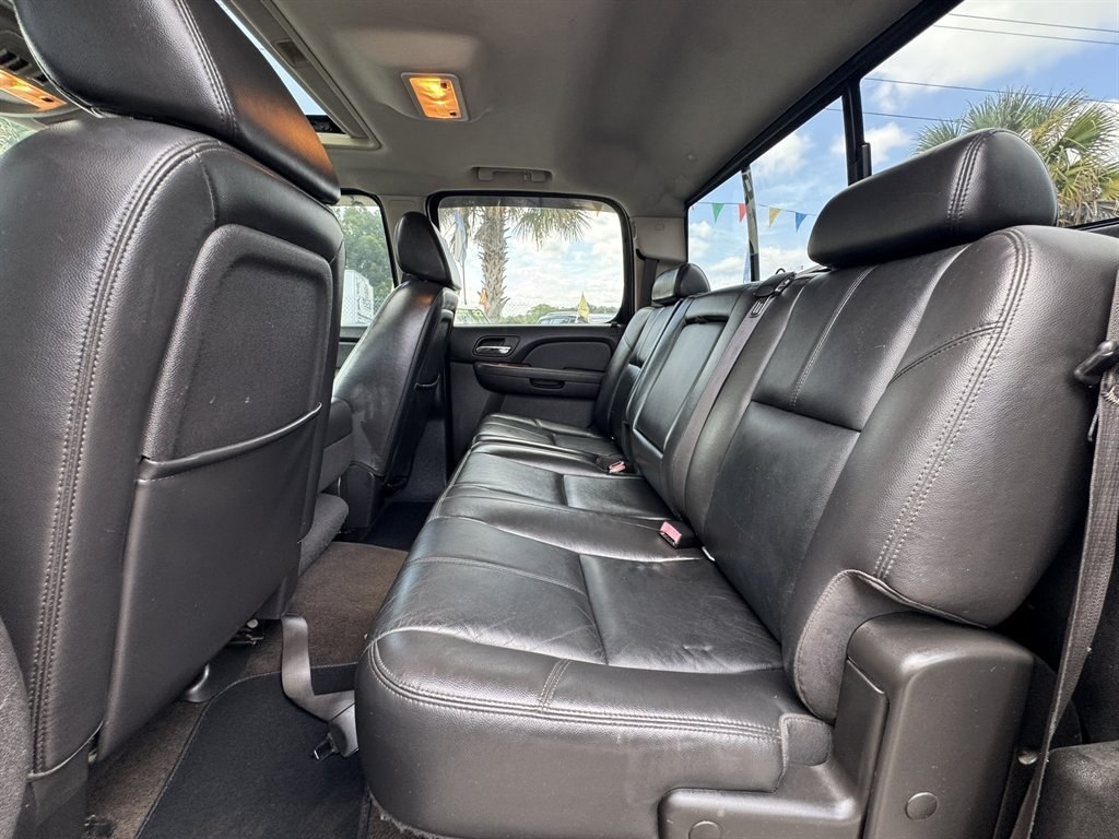 2008 Black /Black Chevrolet Silverado 2500 (1GCHC23668F) with an 6.6l V8 DI DSL T/C 6.6l engine, Automatic transmission, located at 745 East Steele Rd., West Columbia, SC, 29170, (803) 755-9148, 33.927212, -81.148483- Photo#20