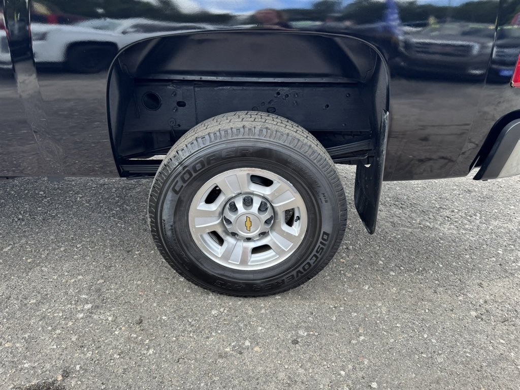 2008 Black /Black Chevrolet Silverado 2500 (1GCHC23668F) with an 6.6l V8 DI DSL T/C 6.6l engine, Automatic transmission, located at 745 East Steele Rd., West Columbia, SC, 29170, (803) 755-9148, 33.927212, -81.148483- Photo#30