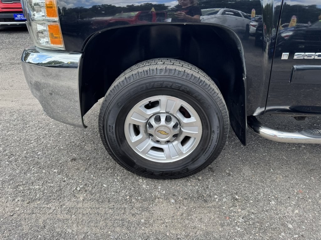 2008 Black /Black Chevrolet Silverado 2500 (1GCHC23668F) with an 6.6l V8 DI DSL T/C 6.6l engine, Automatic transmission, located at 745 East Steele Rd., West Columbia, SC, 29170, (803) 755-9148, 33.927212, -81.148483- Photo#31