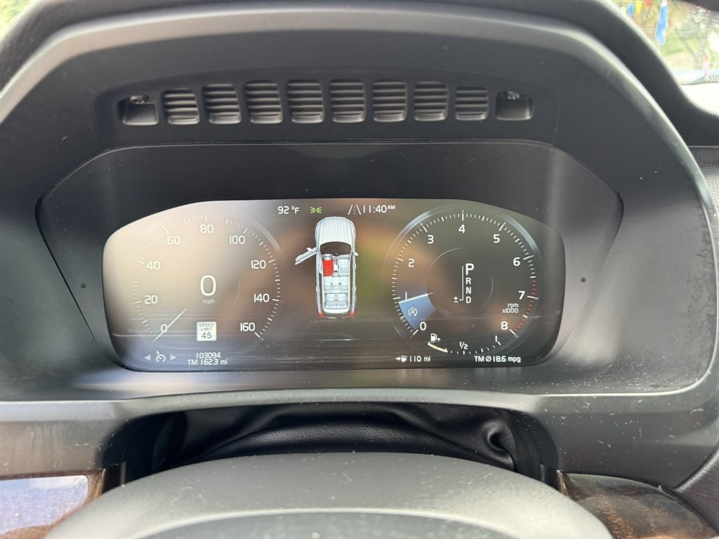 2016 Grey /Black Volvo XC90 (YV4A22PK6G1) with an 2.0l I-4 DI Dohc T/C 2.0l engine, Automatic transmission, located at 745 East Steele Rd., West Columbia, SC, 29170, (803) 755-9148, 33.927212, -81.148483- Photo#10