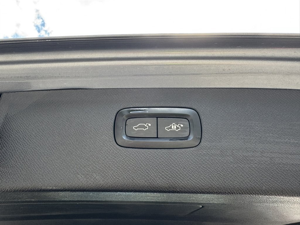 2016 Grey /Black Volvo XC90 (YV4A22PK6G1) with an 2.0l I-4 DI Dohc T/C 2.0l engine, Automatic transmission, located at 745 East Steele Rd., West Columbia, SC, 29170, (803) 755-9148, 33.927212, -81.148483- Photo#31