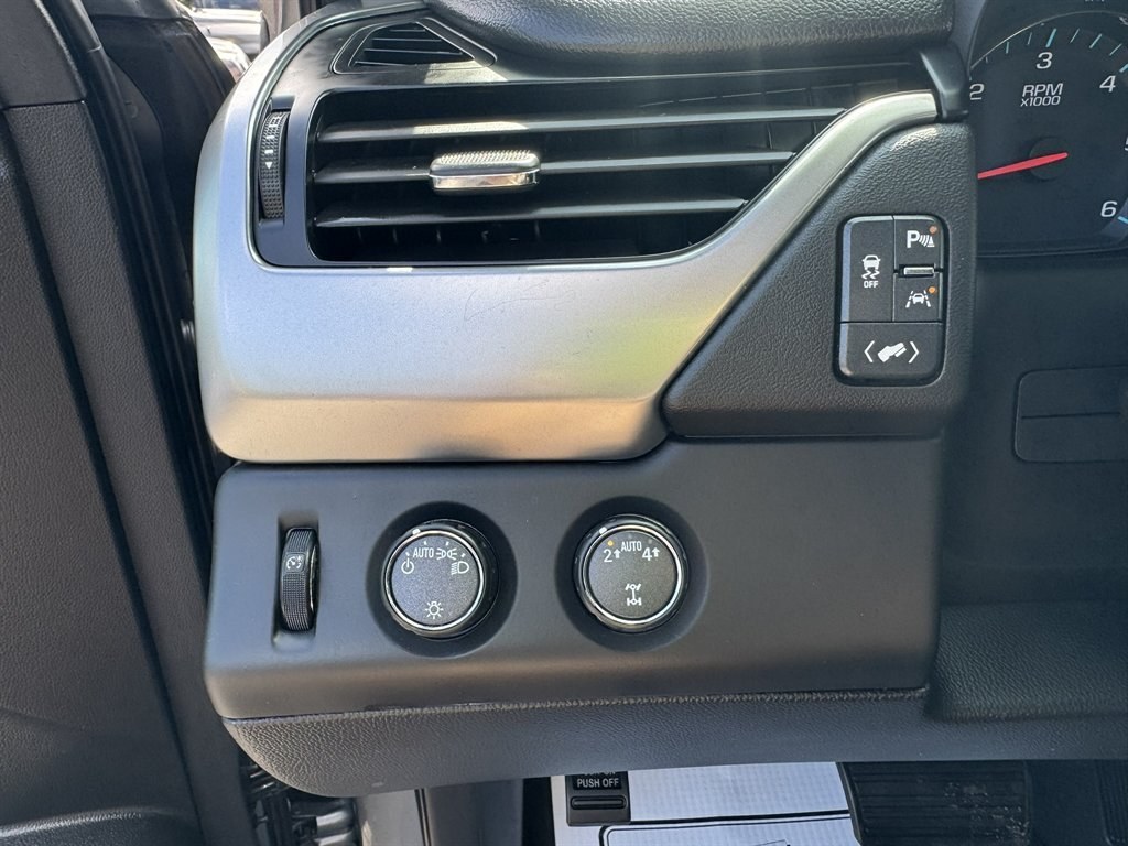 2020 Grey Chevrolet Tahoe (1GNSKBKC1LR) with an 5.3l V8 DI VVT Flex 5.3l engine, located at 745 East Steele Rd., West Columbia, SC, 29170, (803) 755-9148, 33.927212, -81.148483- Photo#18