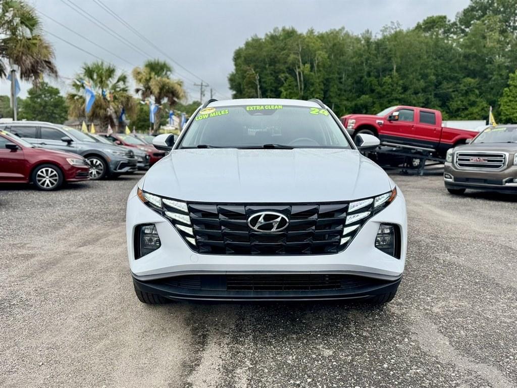 2024 White /Grey Hyundai Tucson (5NMJBCDEXRH) with an 2.5l I-4 DI Dohc 2.5l engine, Automatic transmission, located at 745 East Steele Rd., West Columbia, SC, 29170, (803) 755-9148, 33.927212, -81.148483- Photo#1