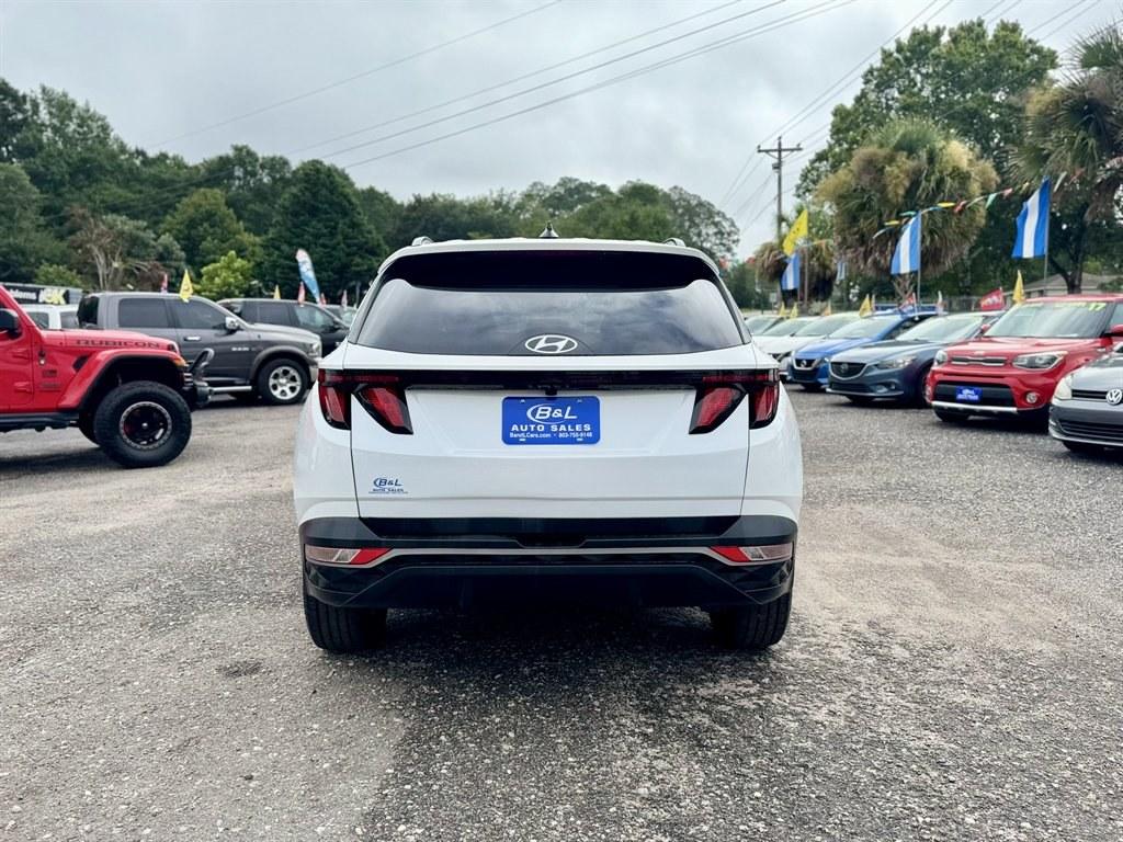 2024 White /Grey Hyundai Tucson (5NMJBCDEXRH) with an 2.5l I-4 DI Dohc 2.5l engine, Automatic transmission, located at 745 East Steele Rd., West Columbia, SC, 29170, (803) 755-9148, 33.927212, -81.148483- Photo#4
