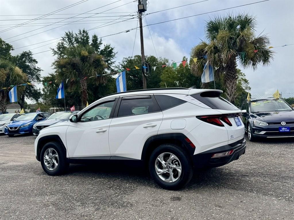 2024 White /Grey Hyundai Tucson (5NMJBCDEXRH) with an 2.5l I-4 DI Dohc 2.5l engine, Automatic transmission, located at 745 East Steele Rd., West Columbia, SC, 29170, (803) 755-9148, 33.927212, -81.148483- Photo#5