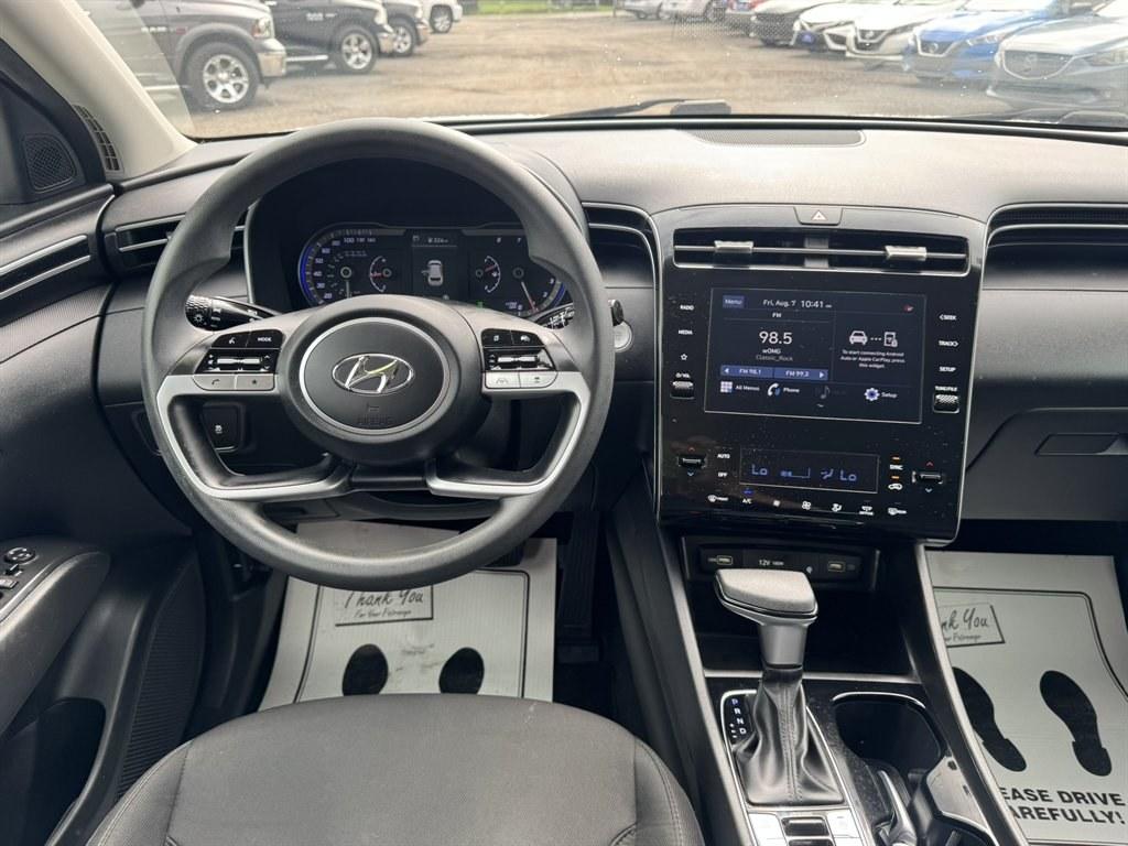 2024 White /Grey Hyundai Tucson (5NMJBCDEXRH) with an 2.5l I-4 DI Dohc 2.5l engine, Automatic transmission, located at 745 East Steele Rd., West Columbia, SC, 29170, (803) 755-9148, 33.927212, -81.148483- Photo#6
