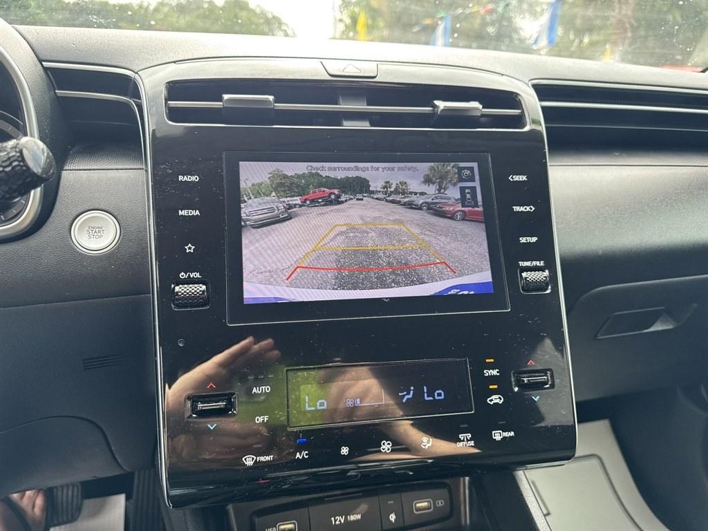 2024 White /Grey Hyundai Tucson (5NMJBCDEXRH) with an 2.5l I-4 DI Dohc 2.5l engine, Automatic transmission, located at 745 East Steele Rd., West Columbia, SC, 29170, (803) 755-9148, 33.927212, -81.148483- Photo#13