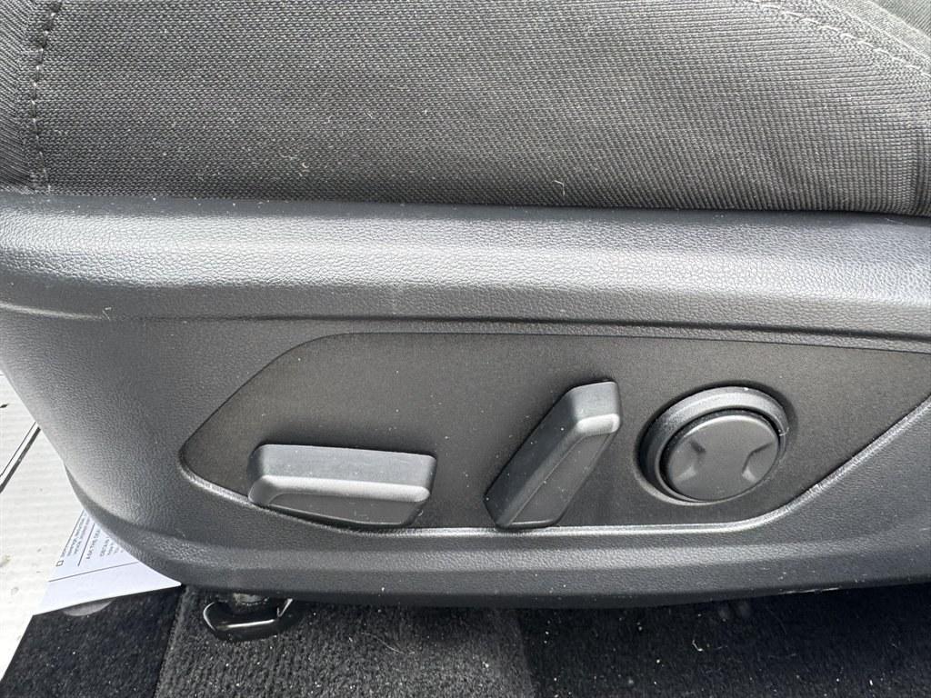 2024 White /Grey Hyundai Tucson (5NMJBCDEXRH) with an 2.5l I-4 DI Dohc 2.5l engine, Automatic transmission, located at 745 East Steele Rd., West Columbia, SC, 29170, (803) 755-9148, 33.927212, -81.148483- Photo#20