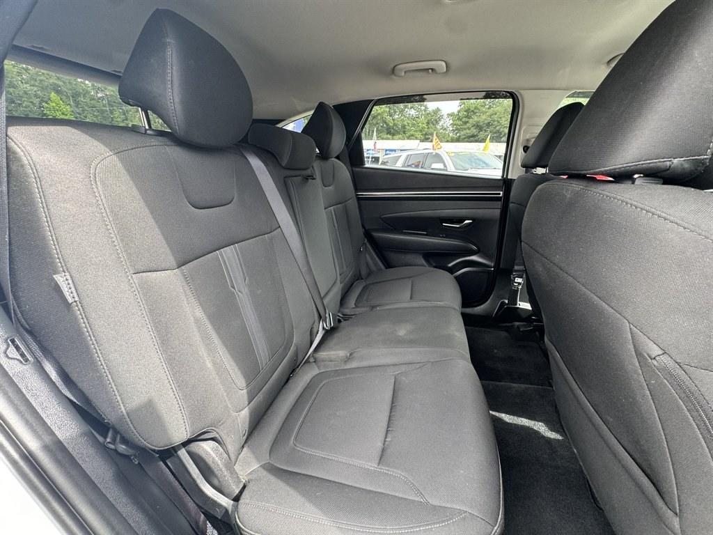 2024 White /Grey Hyundai Tucson (5NMJBCDEXRH) with an 2.5l I-4 DI Dohc 2.5l engine, Automatic transmission, located at 745 East Steele Rd., West Columbia, SC, 29170, (803) 755-9148, 33.927212, -81.148483- Photo#24
