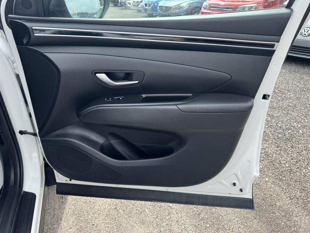 2024 White /Grey Hyundai Tucson (5NMJBCDEXRH) with an 2.5l I-4 DI Dohc 2.5l engine, Automatic transmission, located at 745 East Steele Rd., West Columbia, SC, 29170, (803) 755-9148, 33.927212, -81.148483- Photo#25