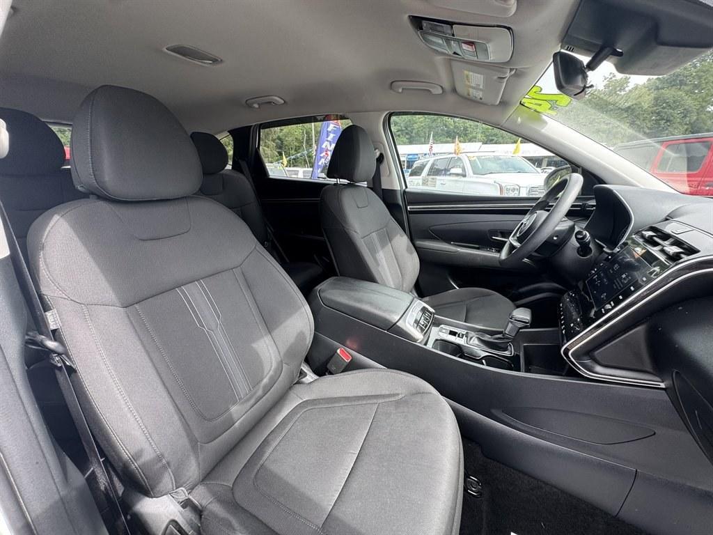 2024 White /Grey Hyundai Tucson (5NMJBCDEXRH) with an 2.5l I-4 DI Dohc 2.5l engine, Automatic transmission, located at 745 East Steele Rd., West Columbia, SC, 29170, (803) 755-9148, 33.927212, -81.148483- Photo#26