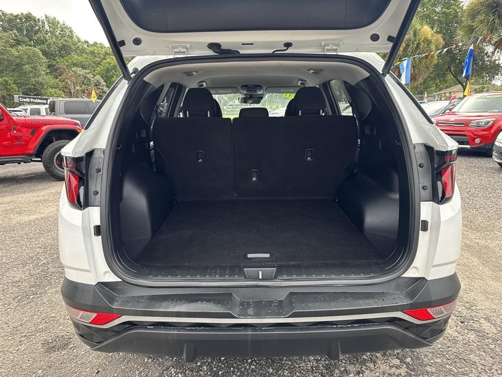 2024 White /Grey Hyundai Tucson (5NMJBCDEXRH) with an 2.5l I-4 DI Dohc 2.5l engine, Automatic transmission, located at 745 East Steele Rd., West Columbia, SC, 29170, (803) 755-9148, 33.927212, -81.148483- Photo#27