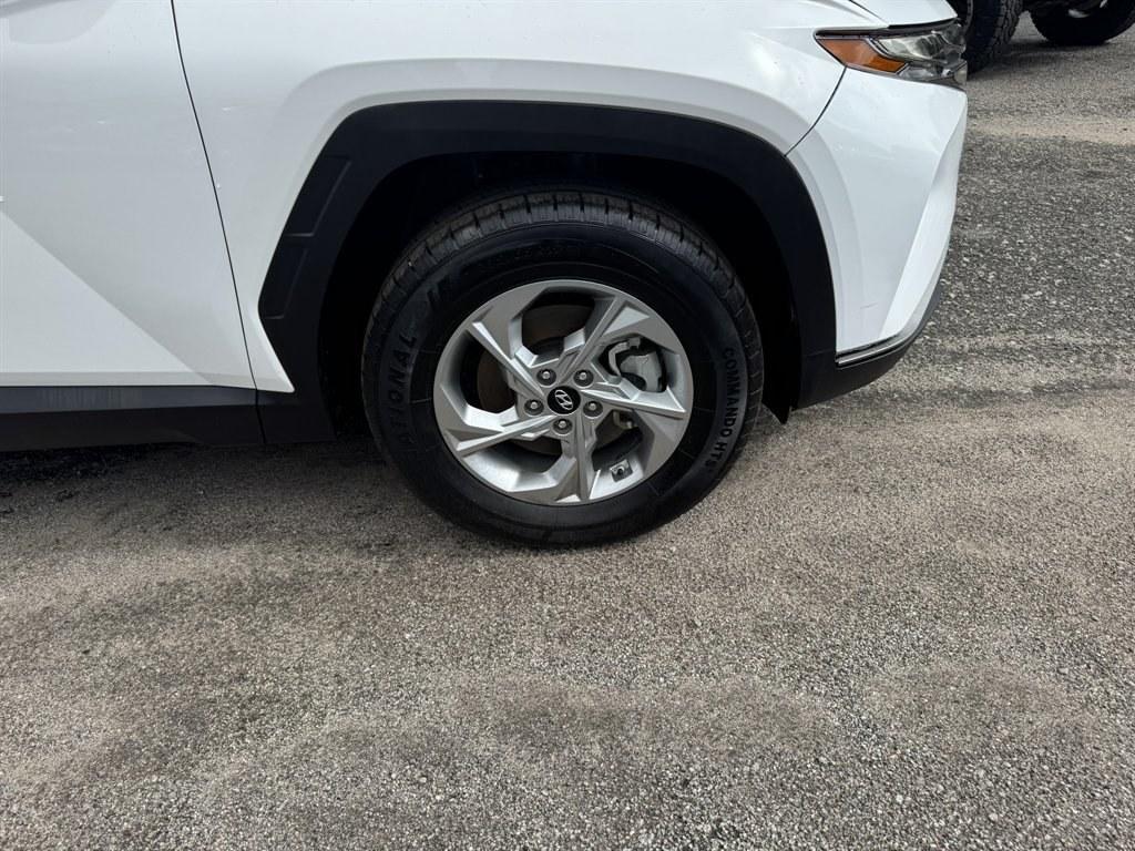 2024 White /Grey Hyundai Tucson (5NMJBCDEXRH) with an 2.5l I-4 DI Dohc 2.5l engine, Automatic transmission, located at 745 East Steele Rd., West Columbia, SC, 29170, (803) 755-9148, 33.927212, -81.148483- Photo#29
