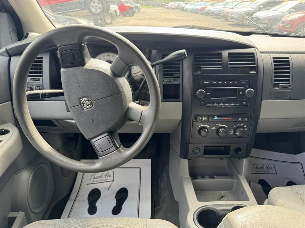 2007 Grey /Grey Dodge Durango (1D8HD38P67F) with an 4.7l V8 EFI Flex 4.7l engine, Automatic transmission, located at 745 East Steele Rd., West Columbia, SC, 29170, (803) 755-9148, 33.927212, -81.148483- Photo#6