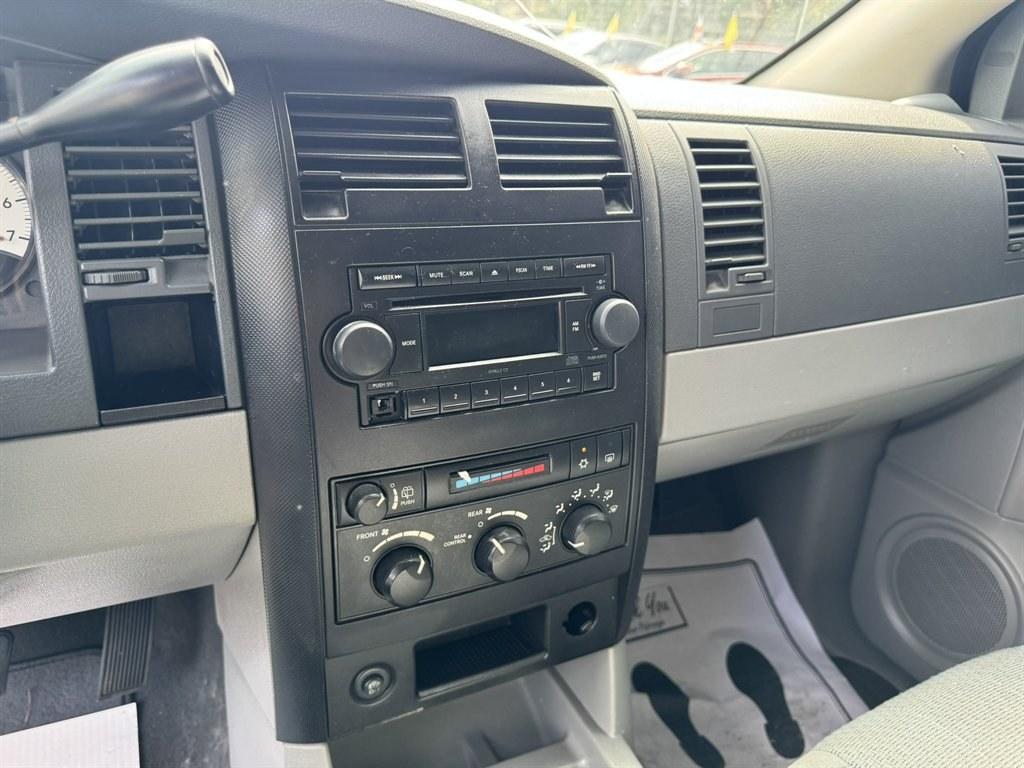2007 Grey /Grey Dodge Durango (1D8HD38P67F) with an 4.7l V8 EFI Flex 4.7l engine, Automatic transmission, located at 745 East Steele Rd., West Columbia, SC, 29170, (803) 755-9148, 33.927212, -81.148483- Photo#10
