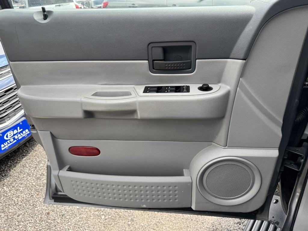 2007 Grey /Grey Dodge Durango (1D8HD38P67F) with an 4.7l V8 EFI Flex 4.7l engine, Automatic transmission, located at 745 East Steele Rd., West Columbia, SC, 29170, (803) 755-9148, 33.927212, -81.148483- Photo#12